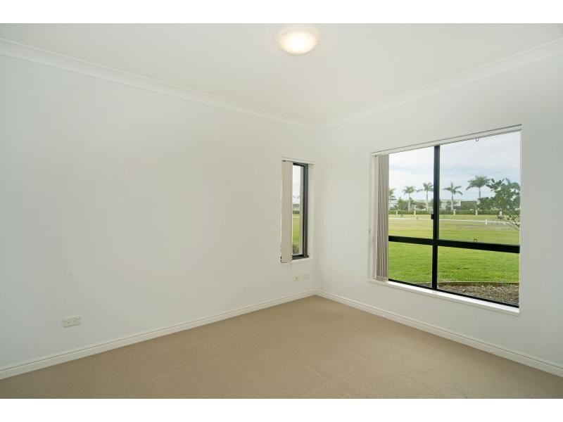7002 Phoenix Palms Drive, Hope Island QLD 4212