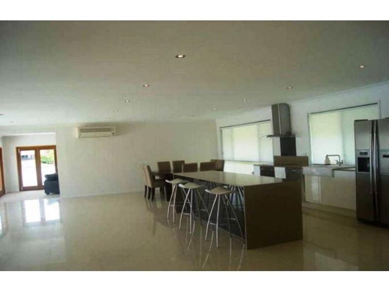 3 Glenwater Crescent, Helensvale QLD 4212