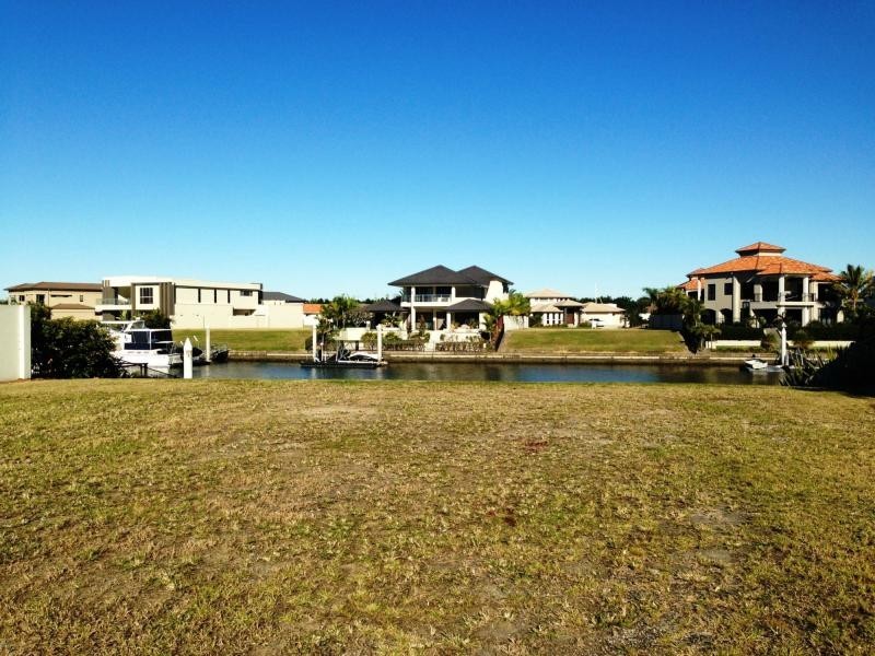 L70 Yanderra Close, Hope Island QLD 4212
