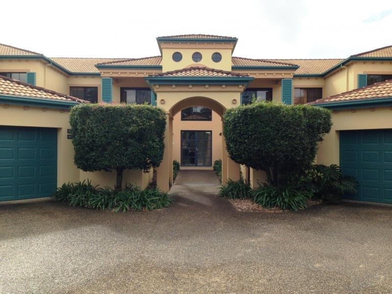 3274 Palladian Drive, Hope Island QLD 4212