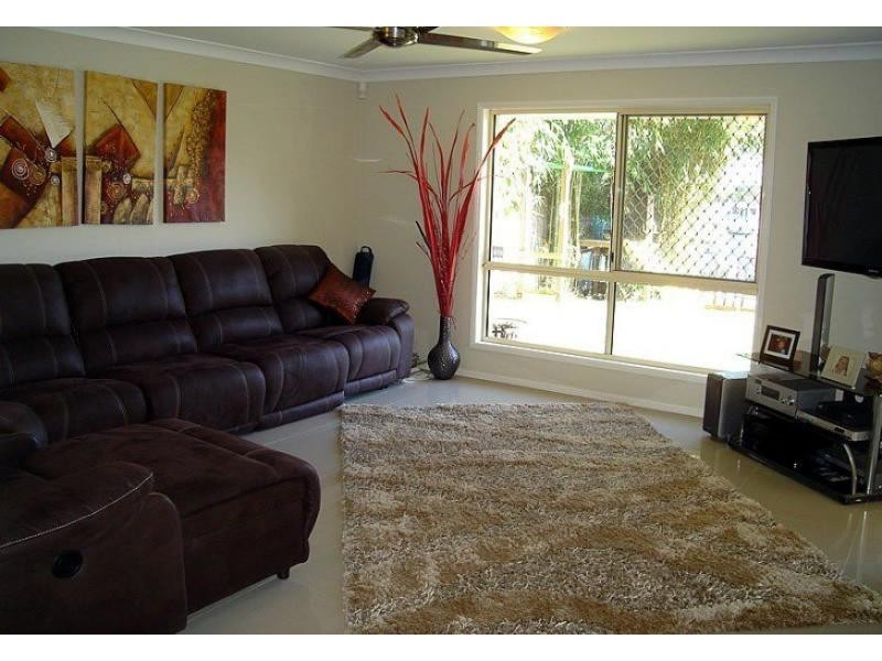 11 Oyster Cove Promenade, Helensvale QLD 4212