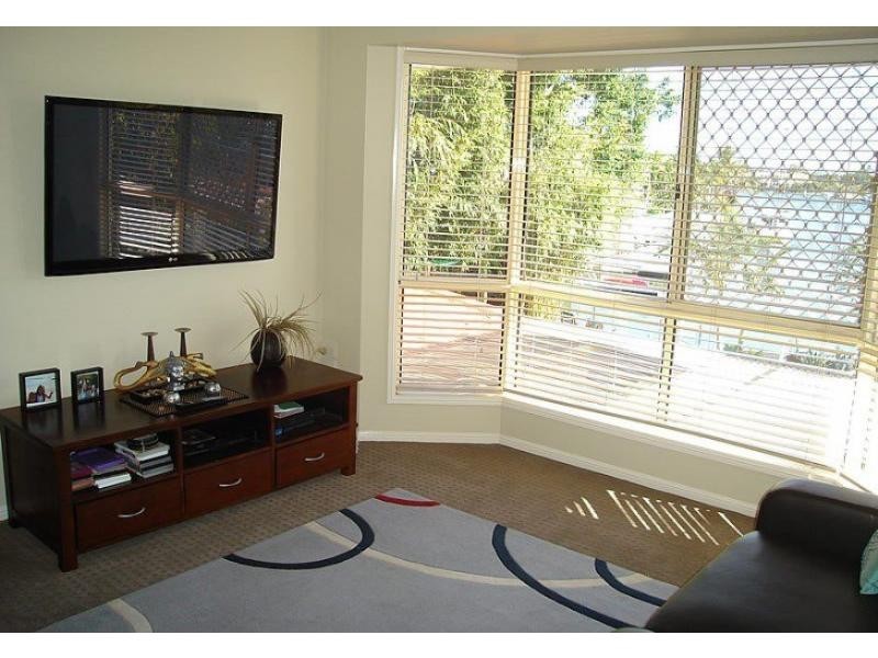 11 Oyster Cove Promenade, Helensvale QLD 4212