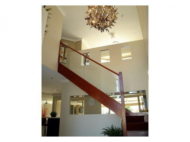 11 Oyster Cove Promenade, Helensvale QLD 4212