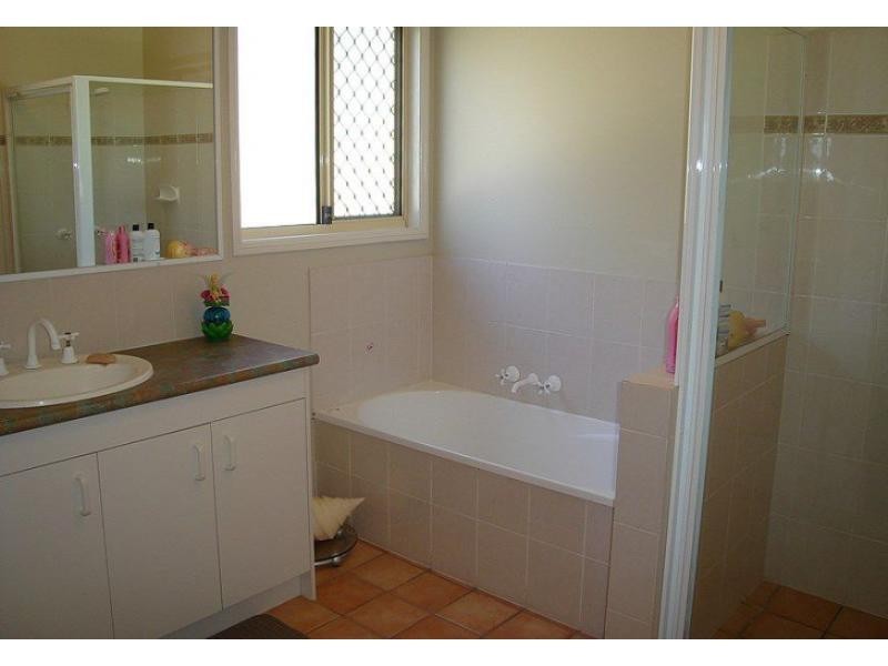 11 Oyster Cove Promenade, Helensvale QLD 4212