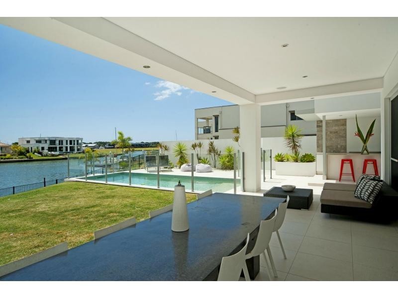 2232 Glengallon Way, Hope Island QLD 4212