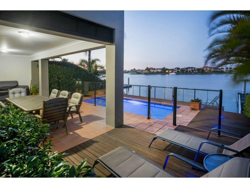 523 Oyster Cove Promenade, Helensvale QLD 4212