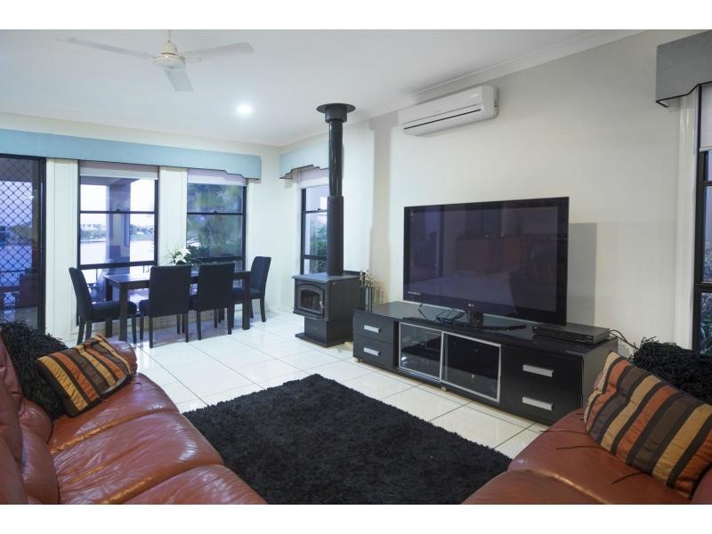 523 Oyster Cove Promenade, Helensvale QLD 4212
