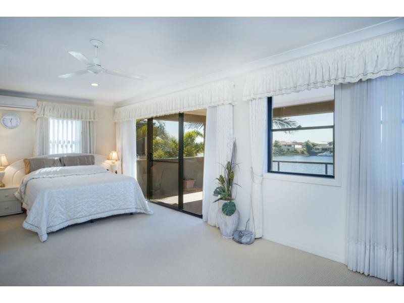 523 Oyster Cove Promenade, Helensvale QLD 4212