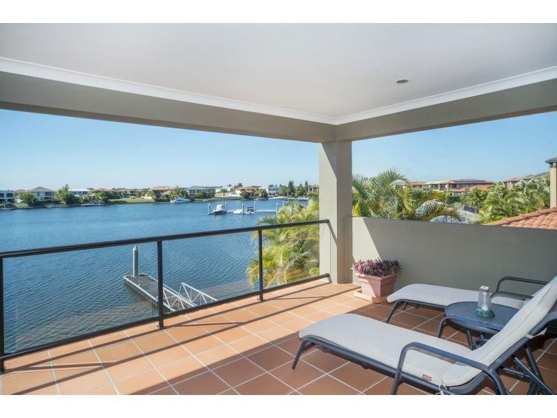 523 Oyster Cove Promenade, Helensvale QLD 4212
