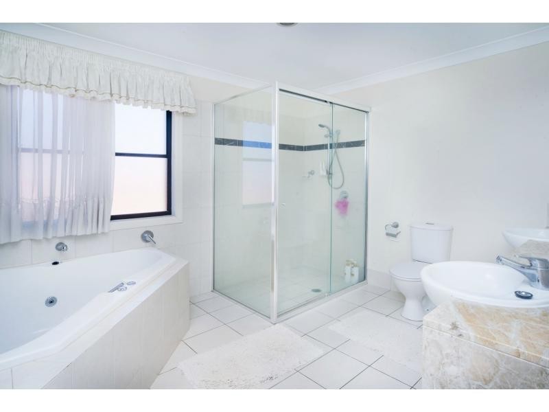 523 Oyster Cove Promenade, Helensvale QLD 4212