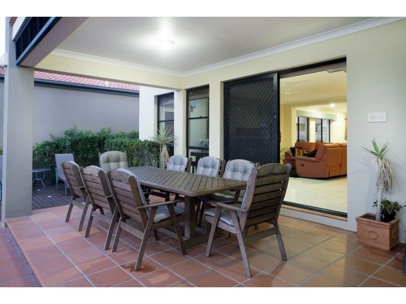 523 Oyster Cove Promenade, Helensvale QLD 4212