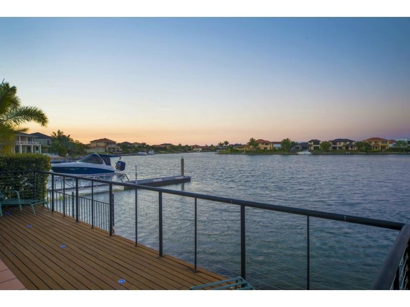 523 Oyster Cove Promenade, Helensvale QLD 4212
