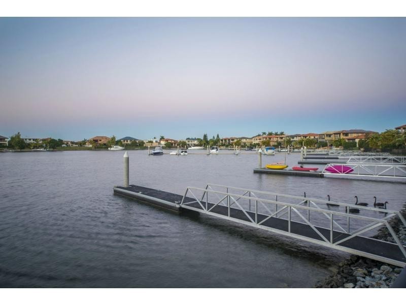 523 Oyster Cove Promenade, Helensvale QLD 4212