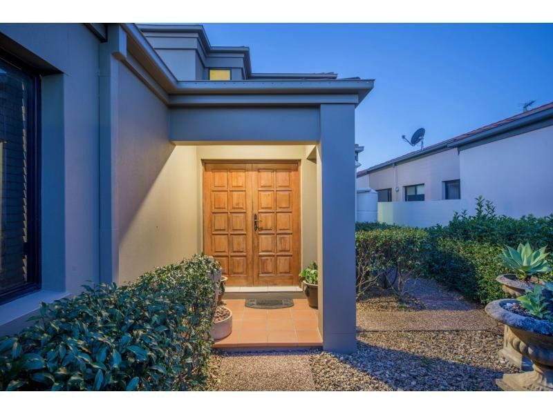 523 Oyster Cove Promenade, Helensvale QLD 4212
