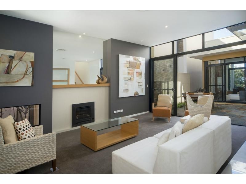 6065 Lugano Drive, Hope Island QLD 4212