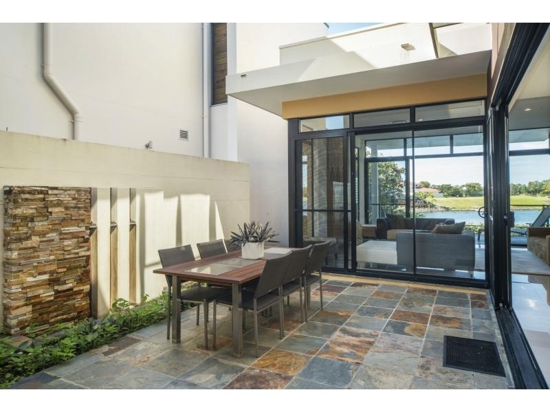 6065 Lugano Drive, Hope Island QLD 4212