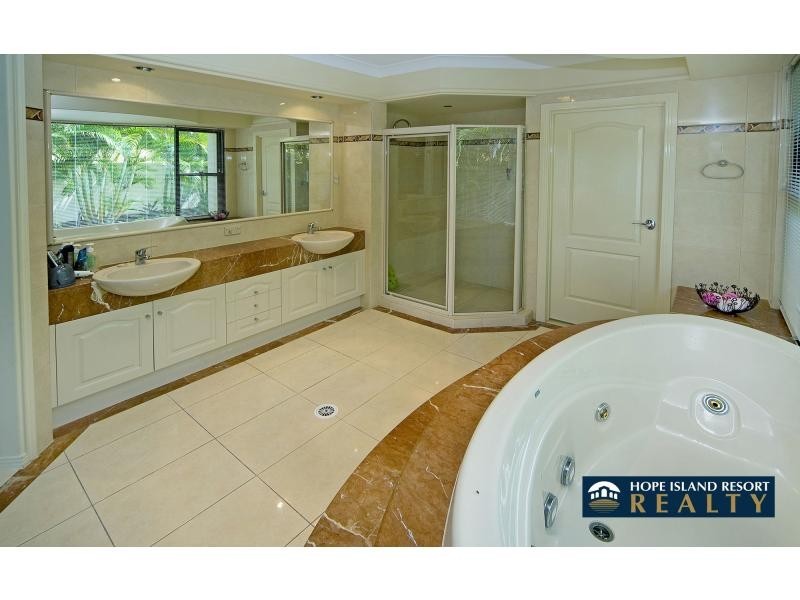 4 The Peninsula , (Monterey Keys), Helensvale QLD 4212