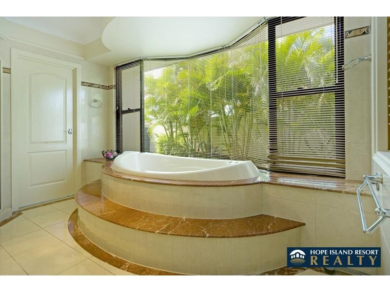 4 The Peninsula , (Monterey Keys), Helensvale QLD 4212