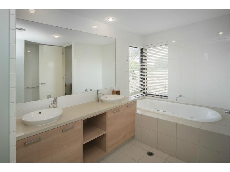 6027 Lucerne Circuit, Hope Island QLD 4212
