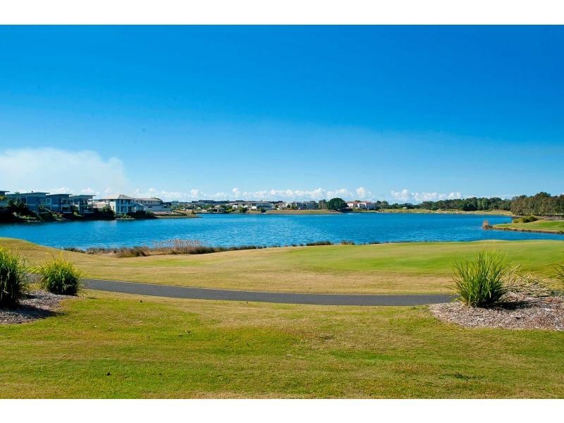 8324 Magnolia Drive East, Hope Island QLD 4212