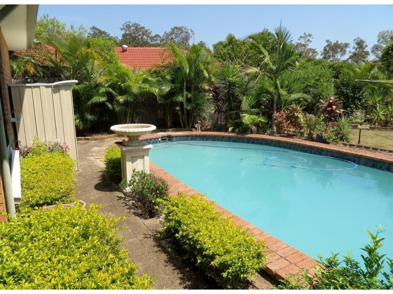 18 Dromana Crescent, Helensvale QLD 4212