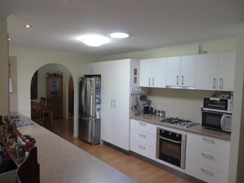 18 Dromana Crescent, Helensvale QLD 4212