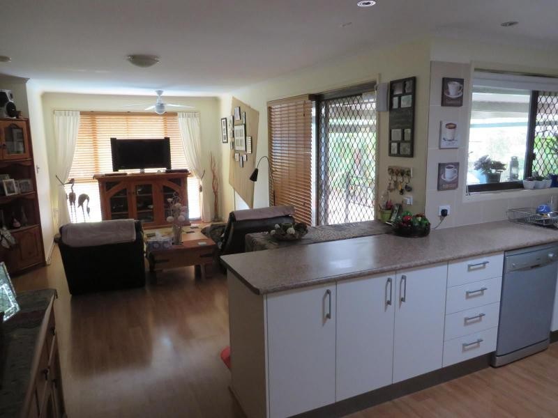 18 Dromana Crescent, Helensvale QLD 4212