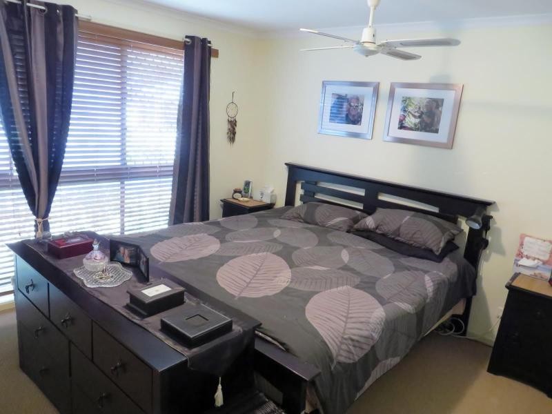 18 Dromana Crescent, Helensvale QLD 4212