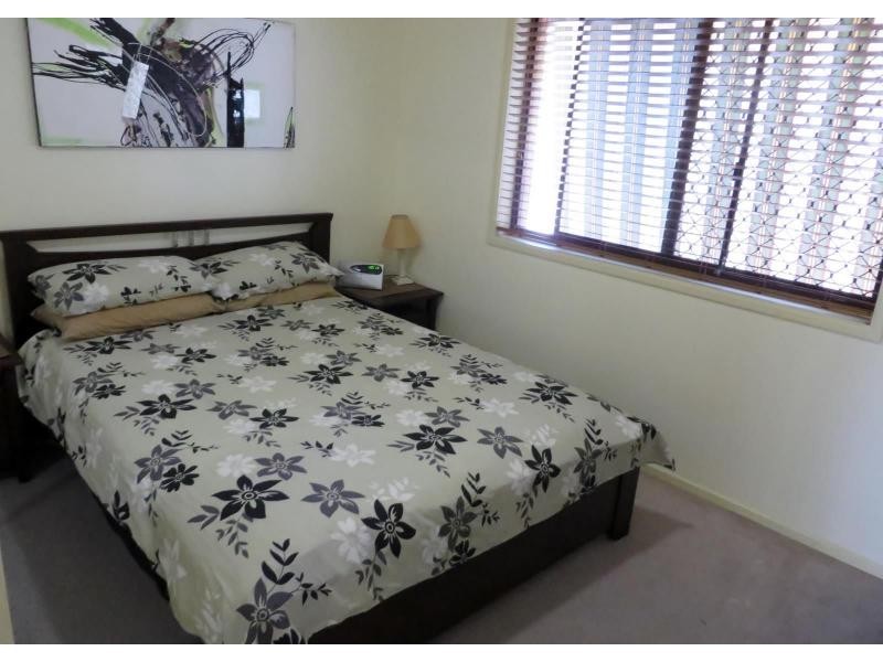 18 Dromana Crescent, Helensvale QLD 4212