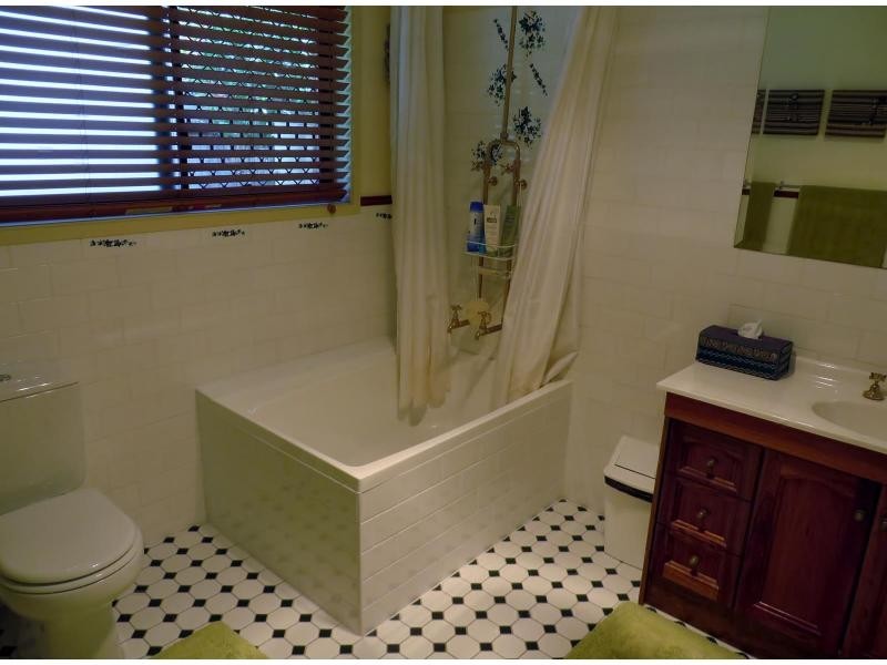 18 Dromana Crescent, Helensvale QLD 4212