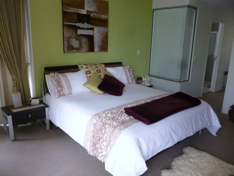 Hope Island QLD 4212