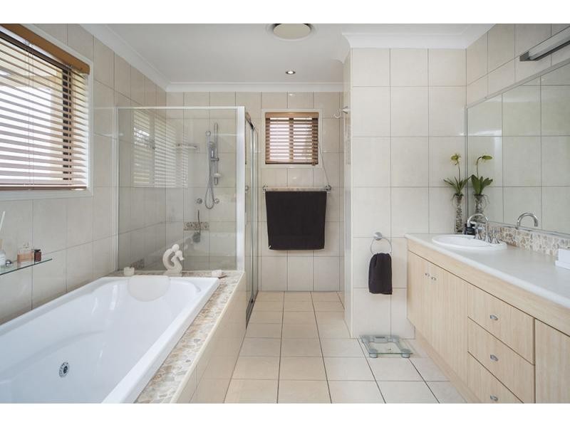 12 Welumba Close, Pacific Pines QLD 4211