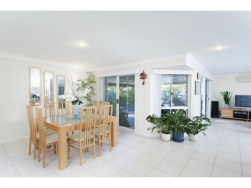 22 Dallow Crescent, Monterey Keys, Helensvale QLD 4212