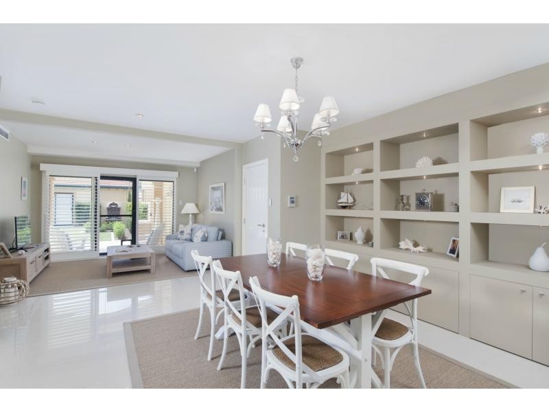 3211 Palladian Drive, Hope Island QLD 4212