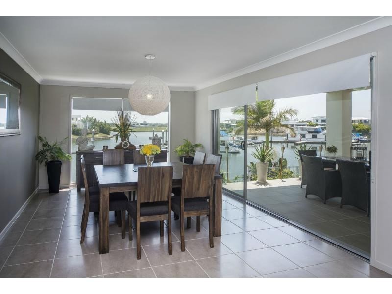 16 Onshore Place, River Links, Helensvale QLD 4212