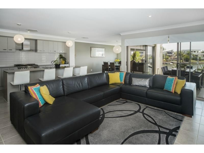 16 Onshore Place, River Links, Helensvale QLD 4212