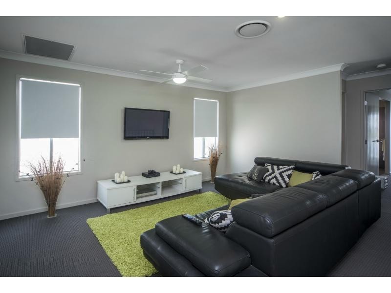 16 Onshore Place, River Links, Helensvale QLD 4212