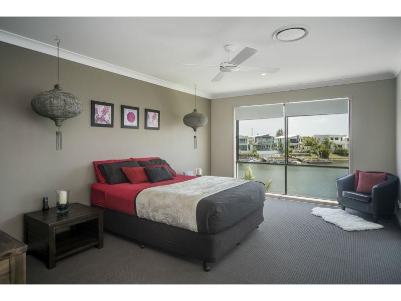 16 Onshore Place, River Links, Helensvale QLD 4212