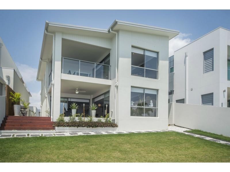 16 Onshore Place, River Links, Helensvale QLD 4212