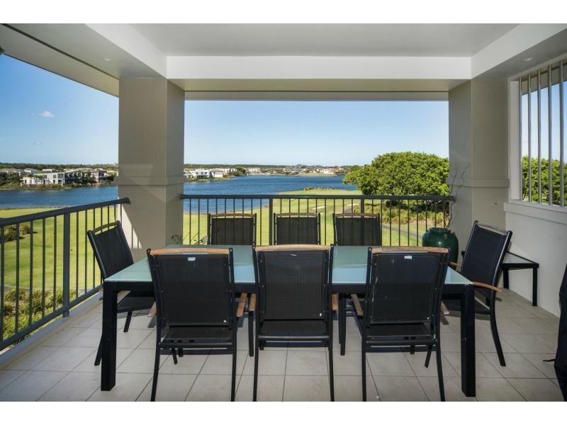 8418 Magnolia Drive East, Hope Island QLD 4212