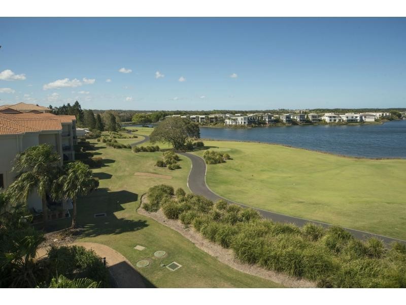 8418 Magnolia Drive East, Hope Island QLD 4212