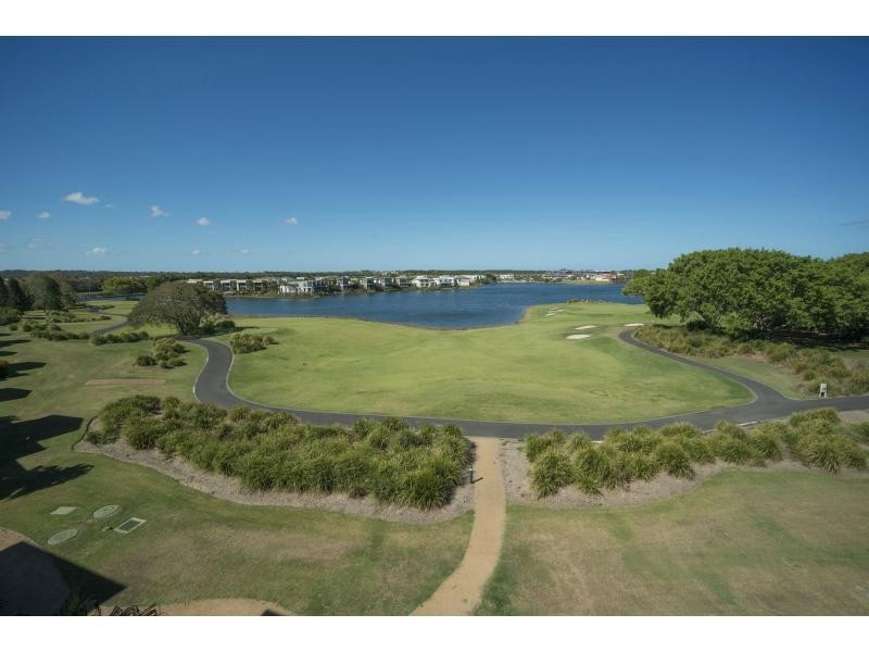 8418 Magnolia Drive East, Hope Island QLD 4212