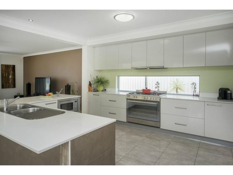 12 Southaven Drive, River Links, Helensvale QLD 4212