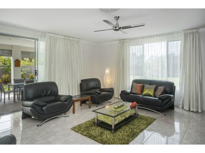 12 Southaven Drive, River Links, Helensvale QLD 4212