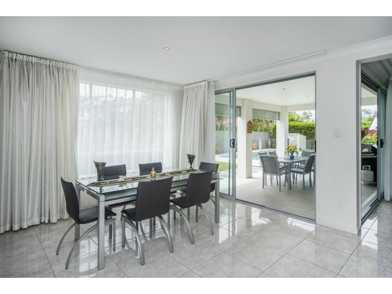 12 Southaven Drive, River Links, Helensvale QLD 4212