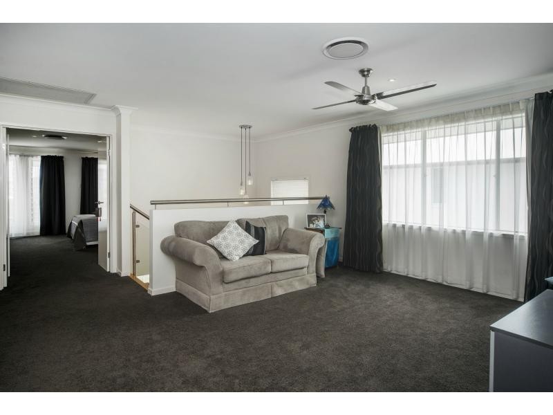 12 Southaven Drive, River Links, Helensvale QLD 4212