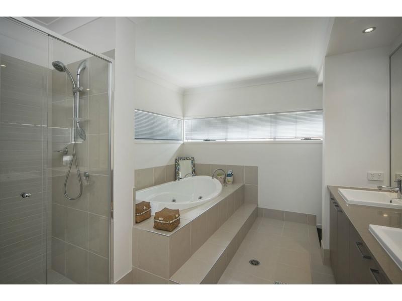 12 Southaven Drive, River Links, Helensvale QLD 4212