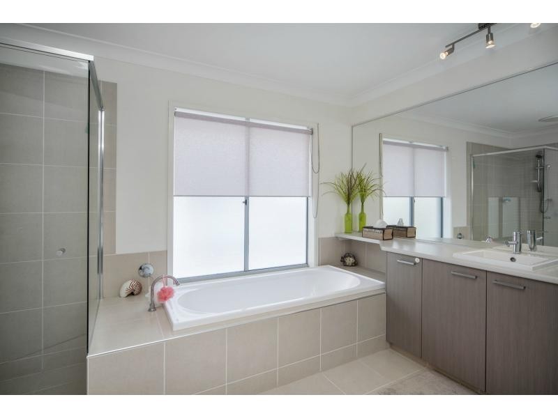 12 Southaven Drive, River Links, Helensvale QLD 4212