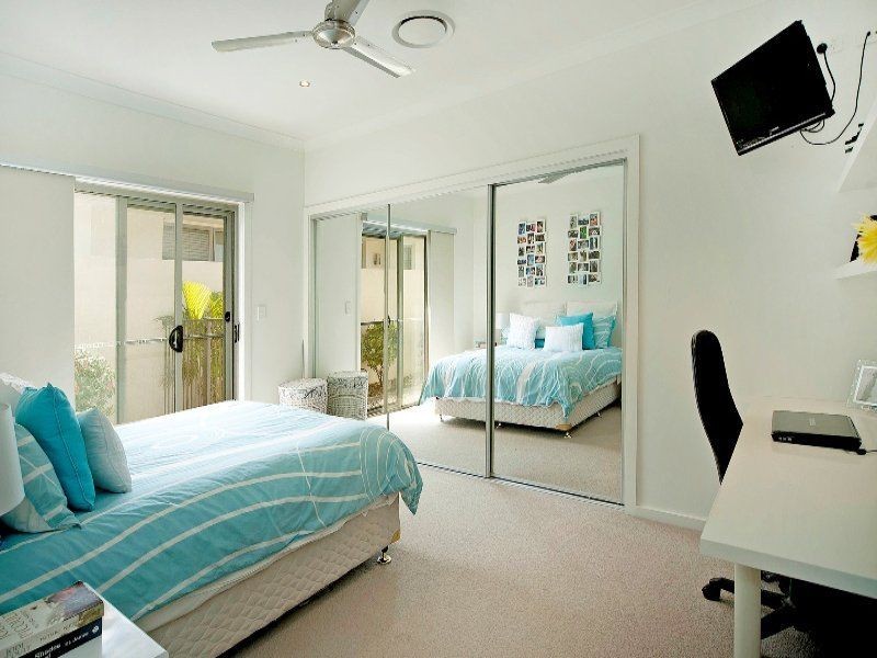 9125 Peter Senior Drive, Hope Island QLD 4212