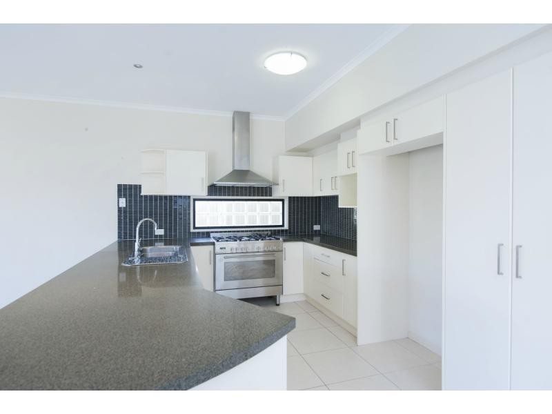 6 Southaven Drive, River Links, Helensvale QLD 4212